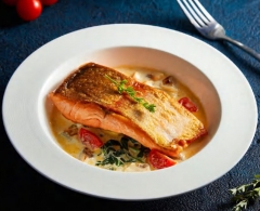 サーモン／トラウト 切り身（皮つき）200g